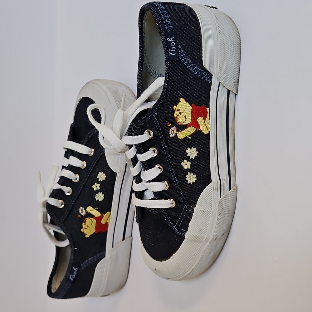 Winnie the Pooh With Flowers shoes Size 10